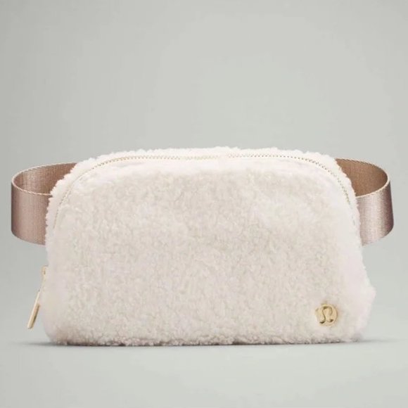 lululemon athletica Handbags - NWOT Lululemon Everywhere Fleece Belt Bag